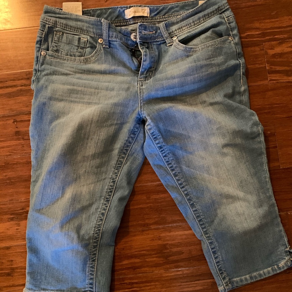Seven capris - Picture 3 of 3